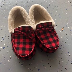 Girls Gap buffalo plaid slippers